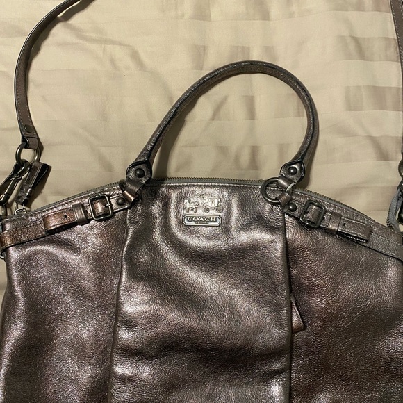 Coach metallic purse with crossbody strap - Picture 5 of 6